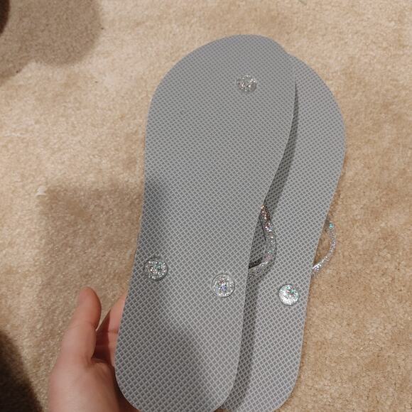 Old Navy size 11 NWOT Grey Gray Flip Flops Sparkle Summertime Cute Wedding - Picture 5 of 9